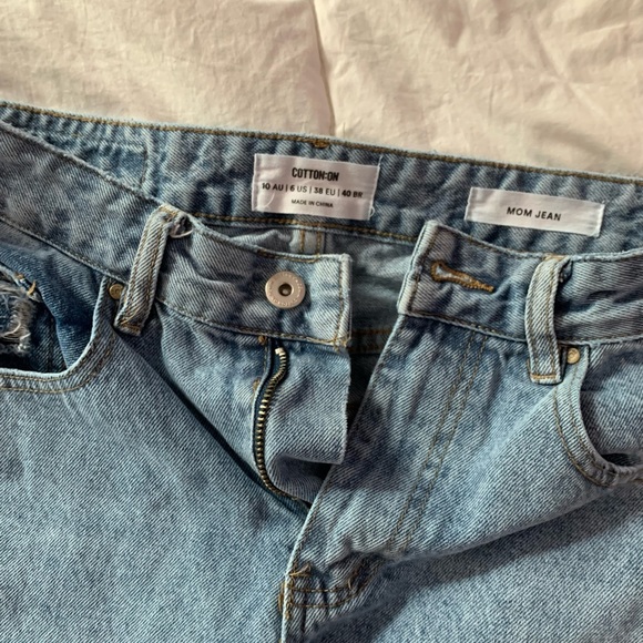 Cotton On Ripped Mom Jeans size USA 6 - Picture 5 of 7
